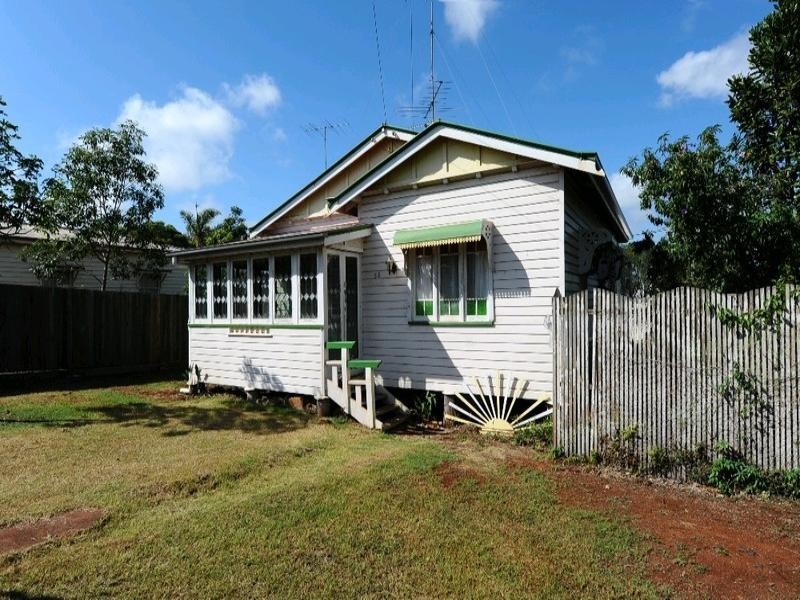 32 Isaac Street, North Toowoomba QLD 4350