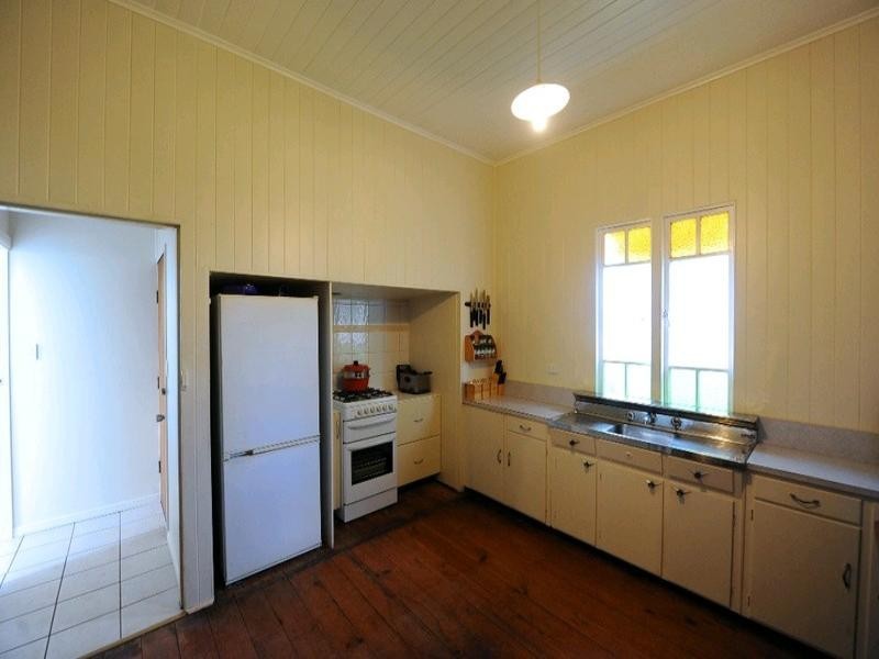 32 Isaac Street, North Toowoomba QLD 4350