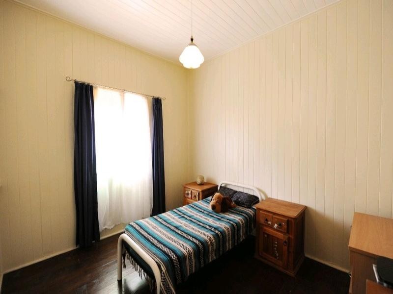 32 Isaac Street, North Toowoomba QLD 4350