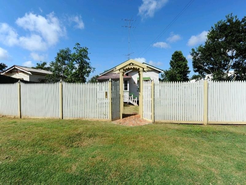 32 Isaac Street, North Toowoomba QLD 4350