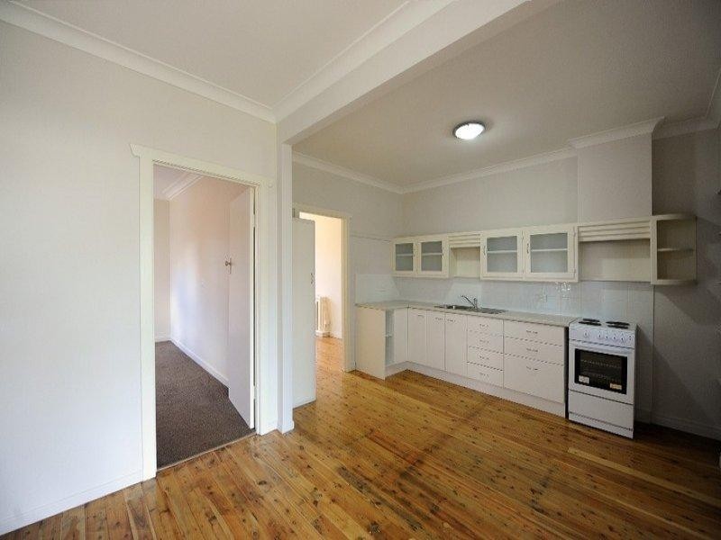 7 Hursley Road, Newtown QLD 4350