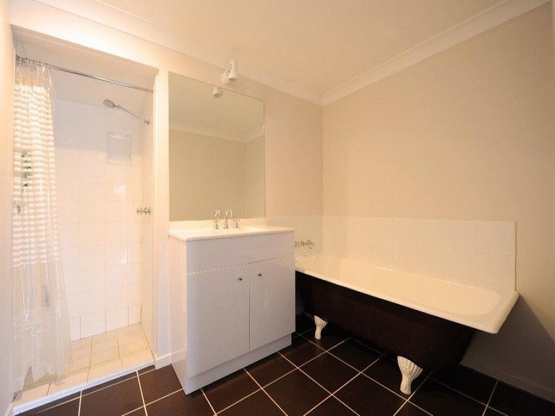7 Hursley Road, Newtown QLD 4350