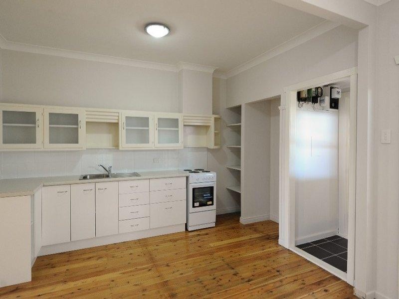 7 Hursley Road, Newtown QLD 4350