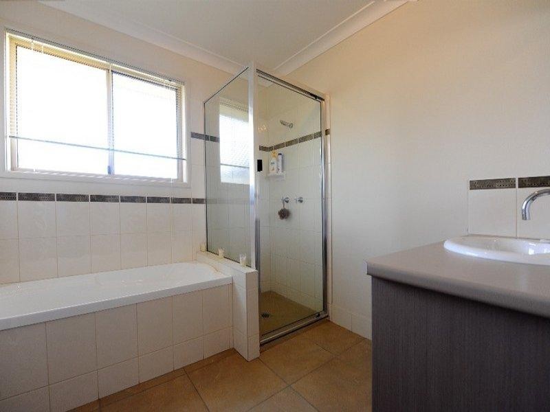 5 Moorina Drive, Harristown QLD 4350