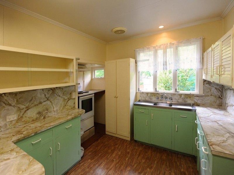 18 Hillside Street, Newtown QLD 4350