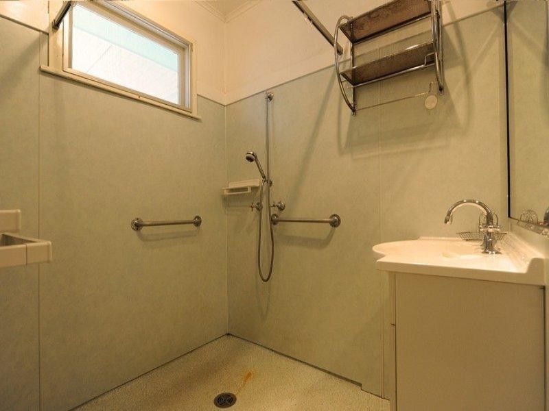 18 Hillside Street, Newtown QLD 4350