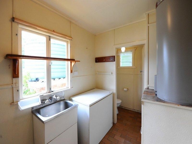 18 Hillside Street, Newtown QLD 4350