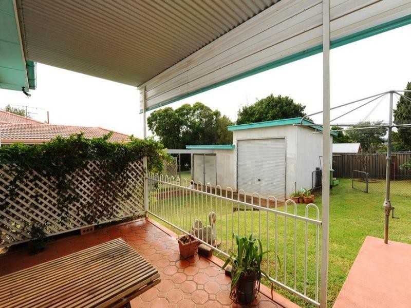 18 Hillside Street, Newtown QLD 4350