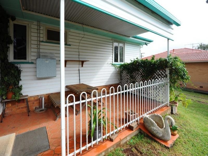 18 Hillside Street, Newtown QLD 4350