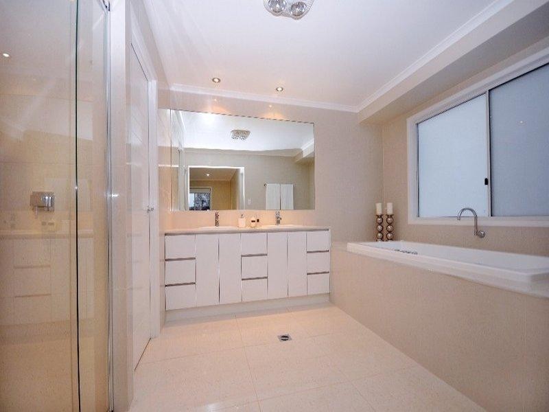 6 Pendrea Close, Highfields QLD 4352