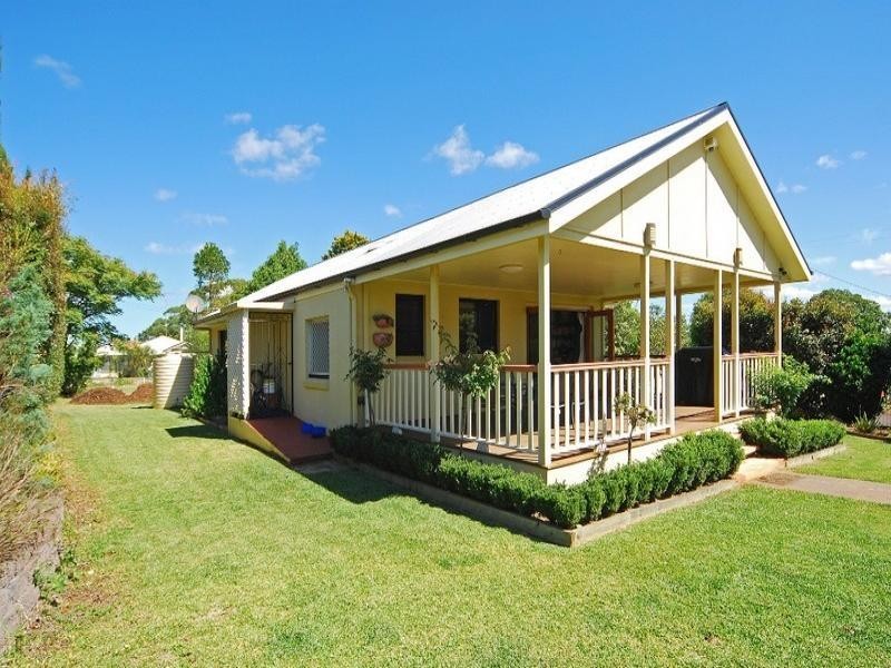2 Wyndham Street, North Toowoomba QLD 4350