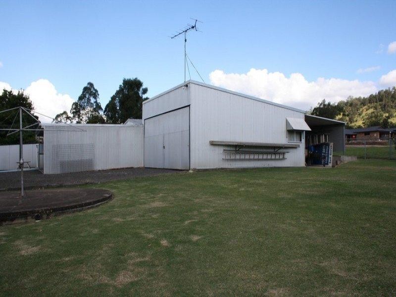 8 Vista Court, Withcott QLD 4352