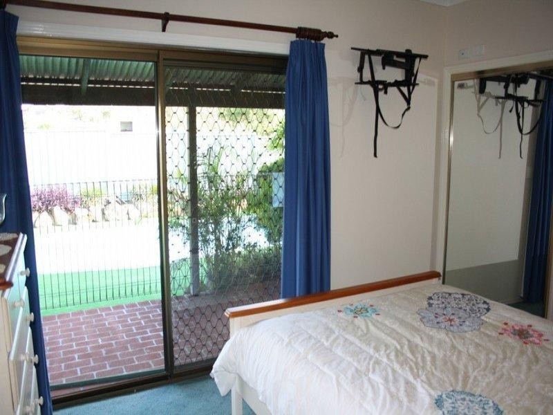 8 Vista Court, Withcott QLD 4352