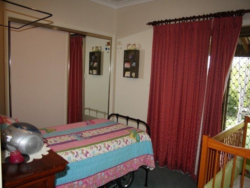 8 Vista Court, Withcott QLD 4352