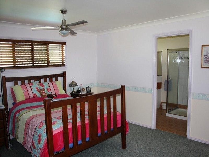 8 Vista Court, Withcott QLD 4352