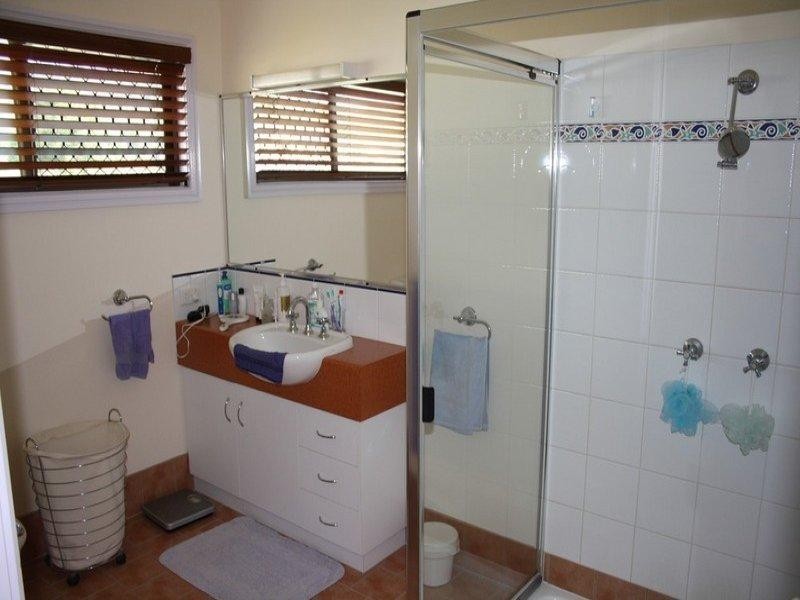 8 Vista Court, Withcott QLD 4352