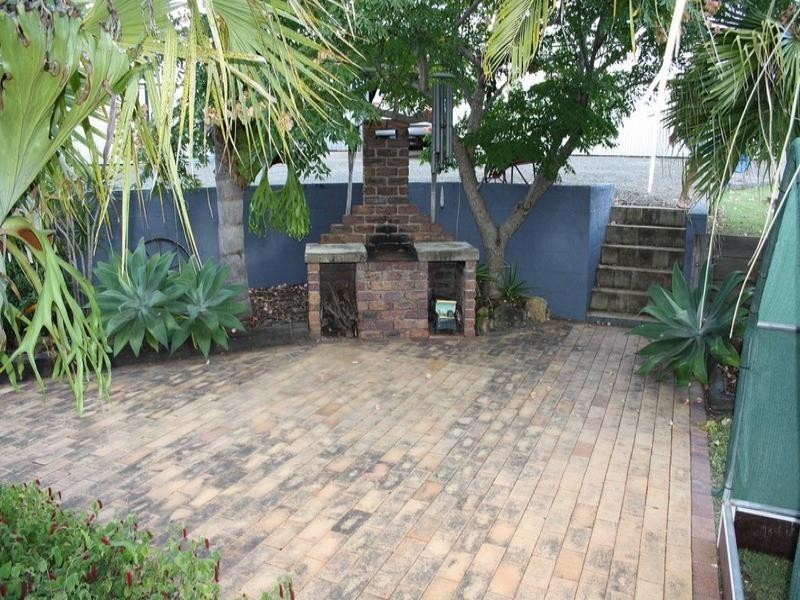 8 Vista Court, Withcott QLD 4352