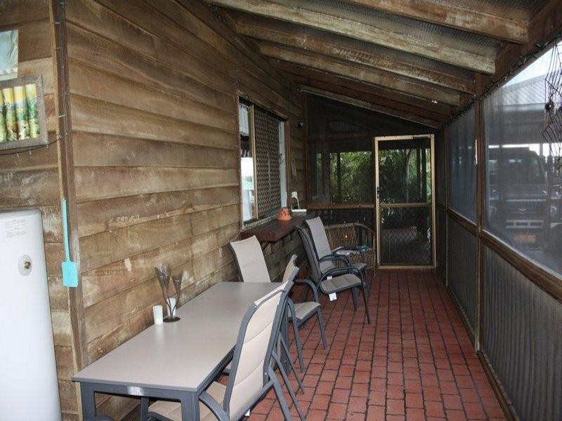 8 Vista Court, Withcott QLD 4352