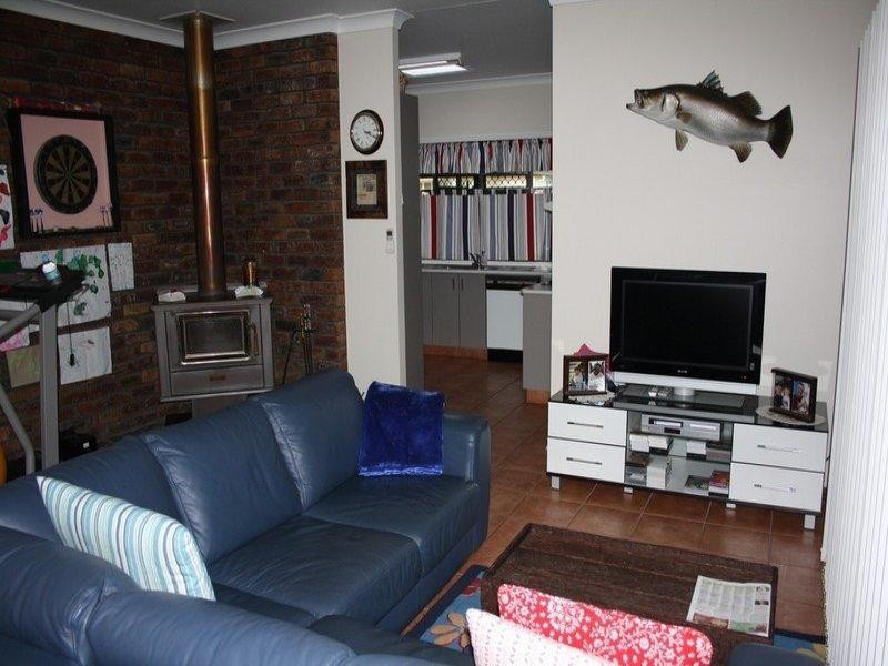 8 Vista Court, Withcott QLD 4352