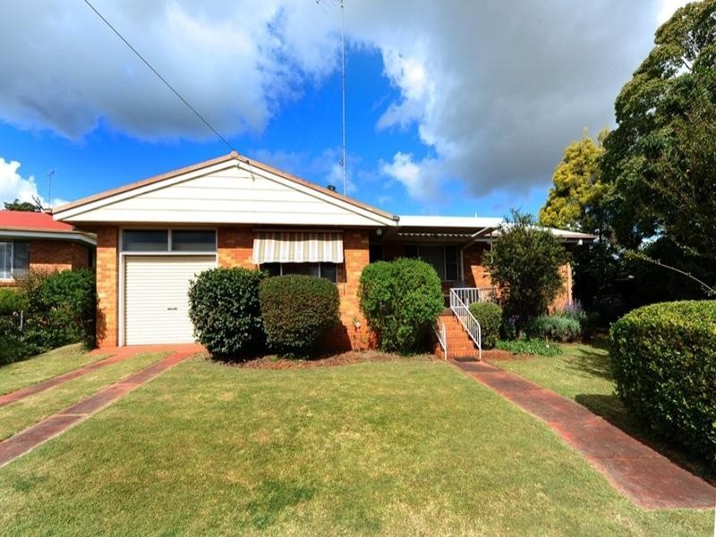 10 Merryl Street, South Toowoomba QLD 4350