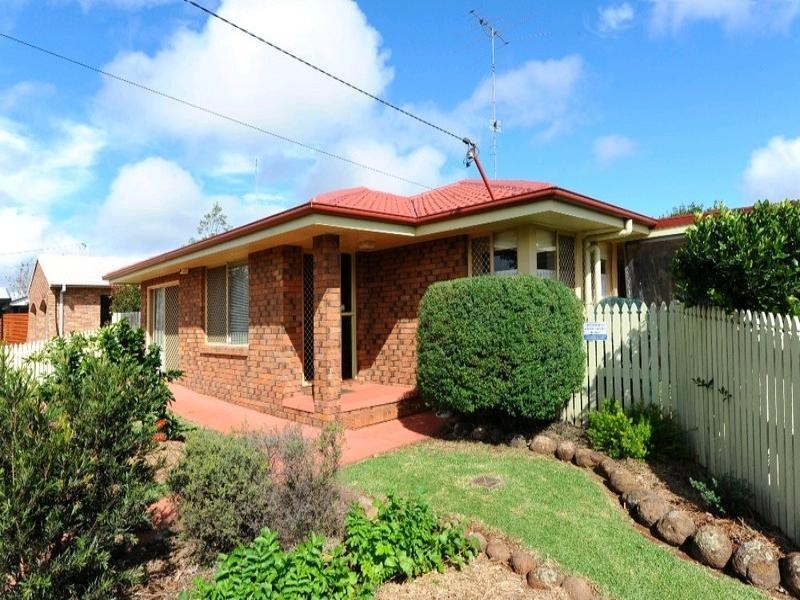 5 Kuhn Street, Kearneys Spring QLD 4350