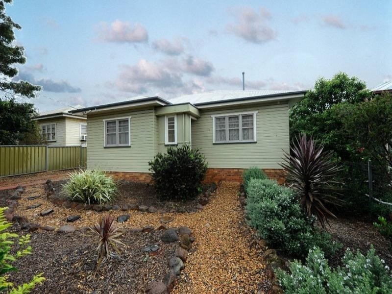 77 Stephen Street, Harristown QLD 4350