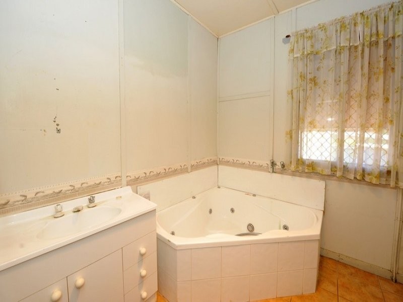 595 South Street, Glenvale QLD 4350