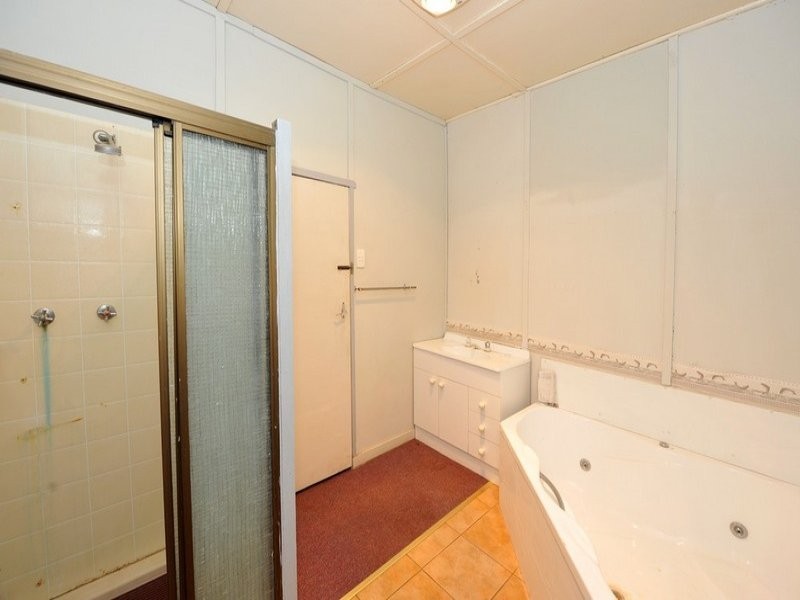 595 South Street, Glenvale QLD 4350