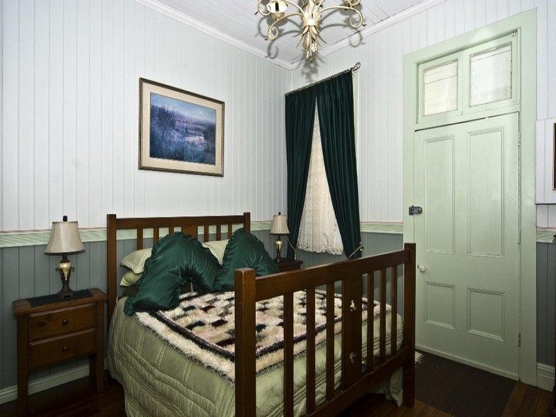 9 Earl Street, Jondaryan QLD 4403