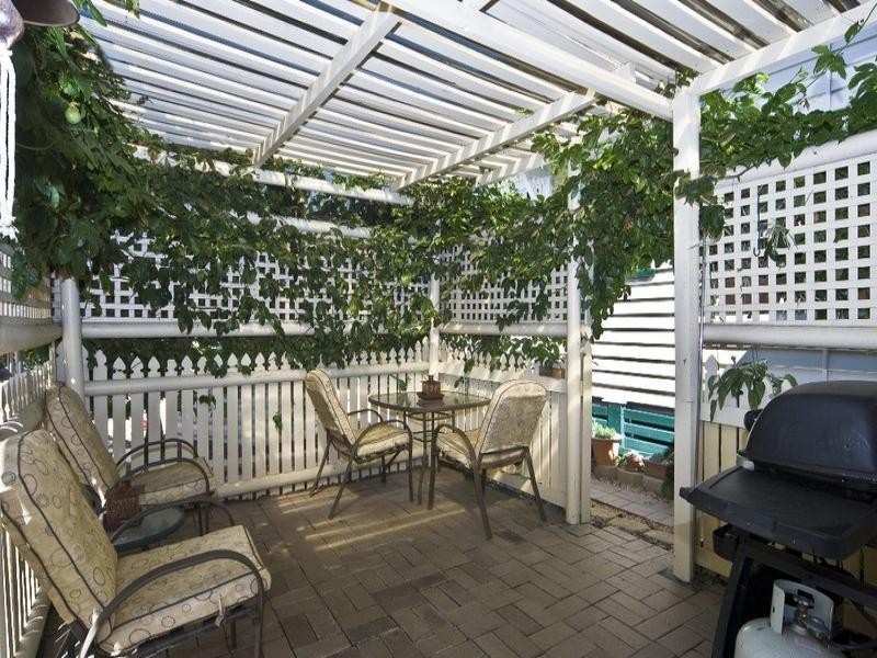 9 Earl Street, Jondaryan QLD 4403