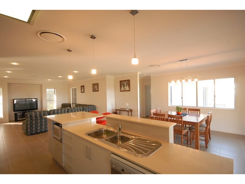 19 Bogong Court, Spring Bluff QLD 4352