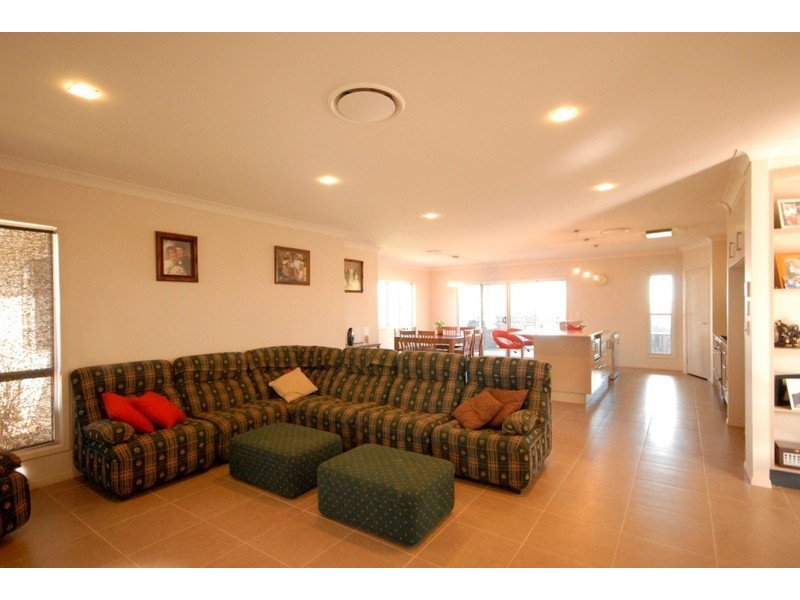 19 Bogong Court, Spring Bluff QLD 4352