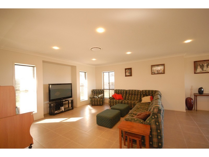 19 Bogong Court, Spring Bluff QLD 4352