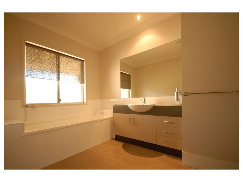 19 Bogong Court, Spring Bluff QLD 4352