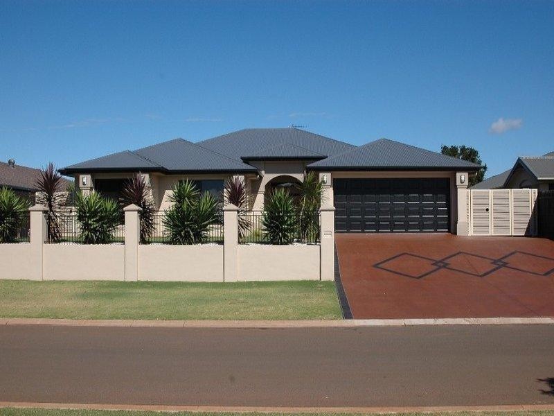 26 Manooka Crescent, Highfields QLD 4352