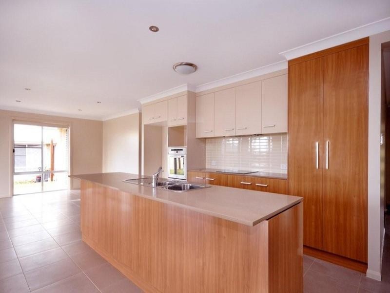 15 Tarlington Street, Middle Ridge QLD 4350