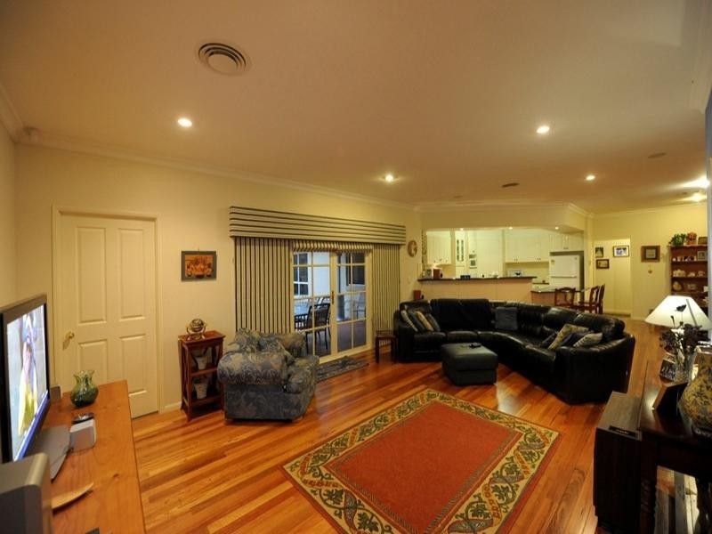 31 Grey Gums Drive, Blue Mountain Heights QLD 4350