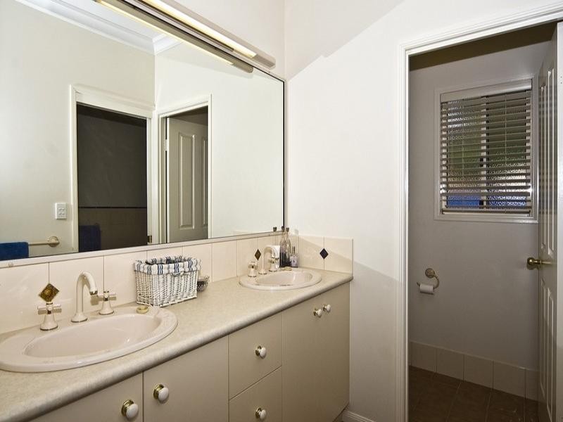 31 Grey Gums Drive, Blue Mountain Heights QLD 4350