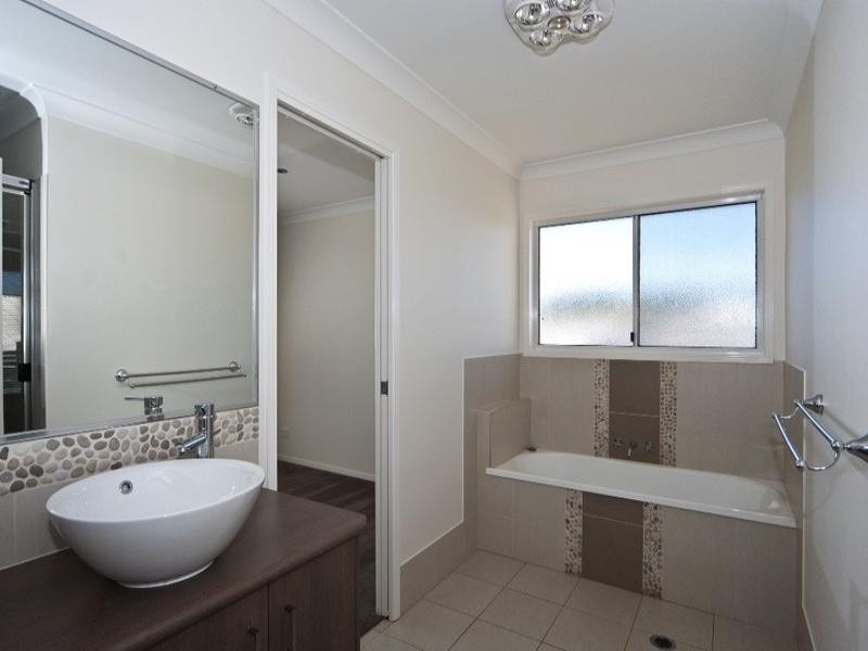 10 Edwin Street, Westbrook QLD 4350