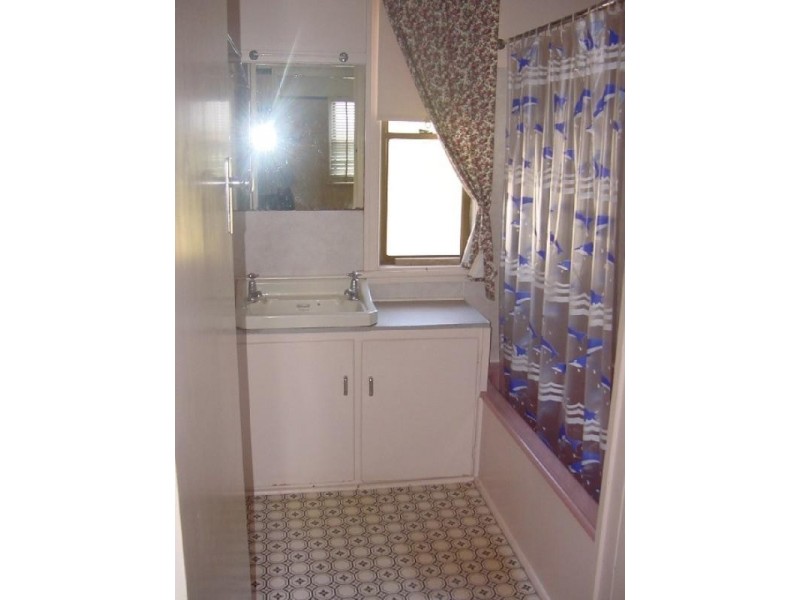 8 Goode Street, Newtown QLD 4350