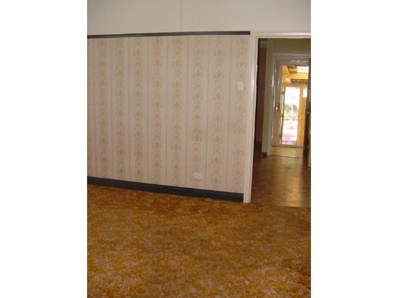 8 Goode Street, Newtown QLD 4350