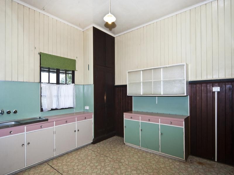 12 John Street, East Toowoomba QLD 4350