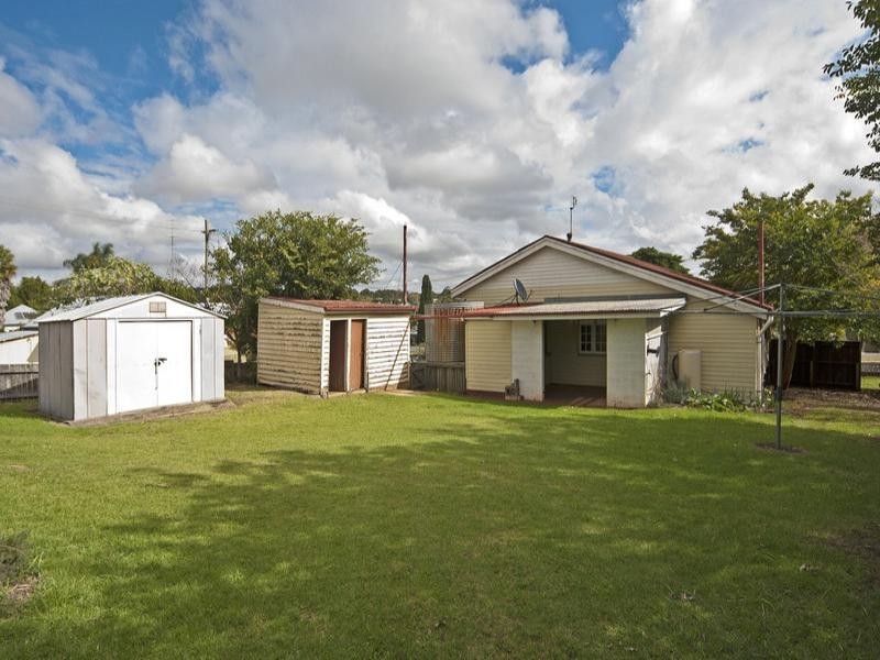 12 John Street, East Toowoomba QLD 4350