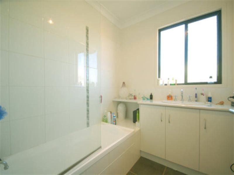 2/22 Pascoe Lane, Harlaxton QLD 4350
