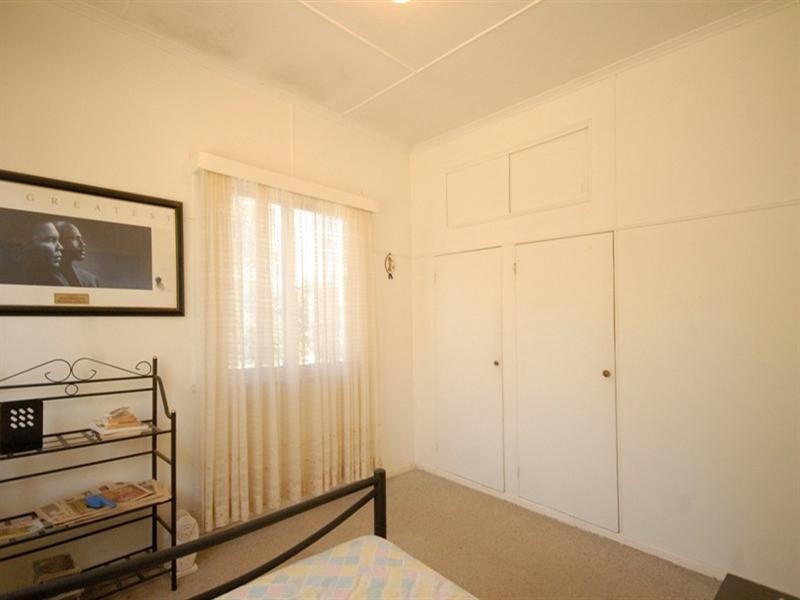 16 Ross Street, Mount Lofty QLD 4350