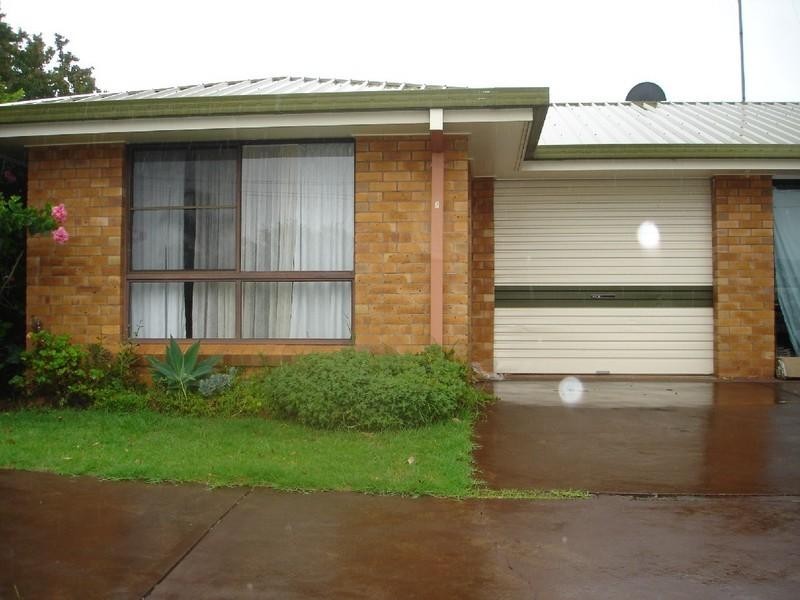 2/7 Agnes Street, Centenary Heights QLD 4350