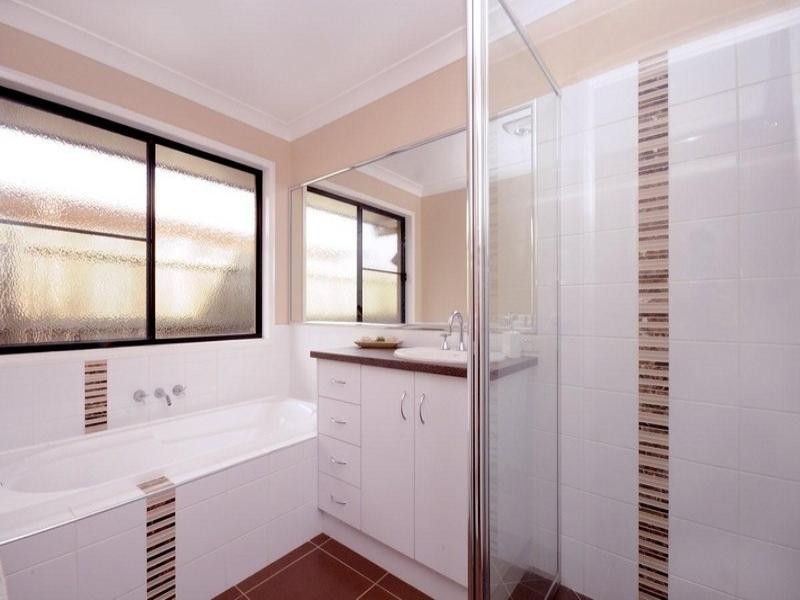 528 Hume Street, Middle Ridge QLD 4350