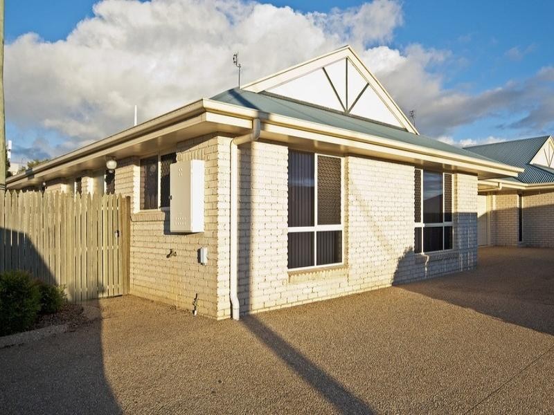 1/2 Todd Court, Kearneys Spring QLD 4350