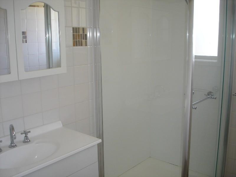 2/407 Stenner Street, Kearneys Spring QLD 4350