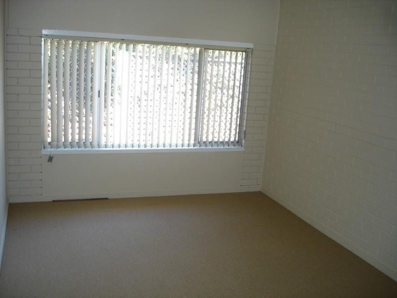 2/407 Stenner Street, Kearneys Spring QLD 4350